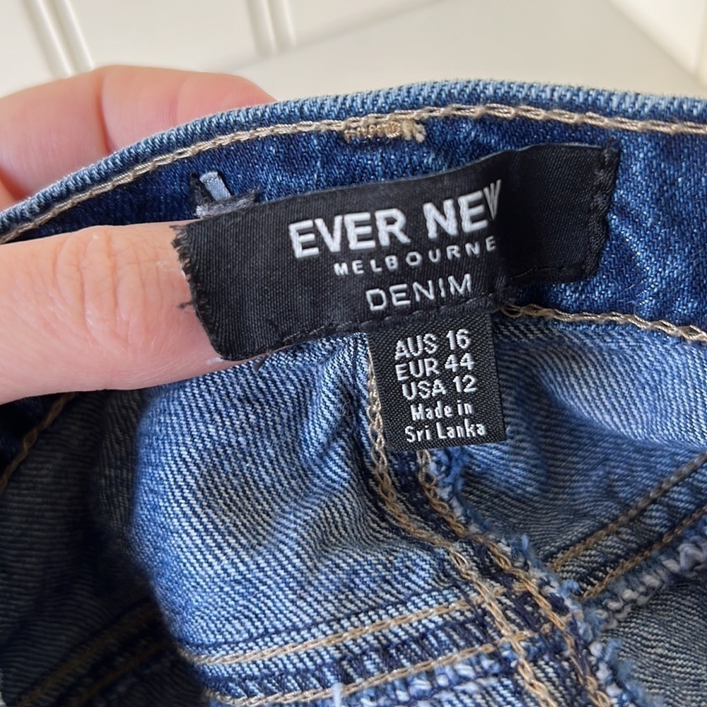 EVER NEW Denim Embroidered Mid Wash High Rise Frayed Jean Shorts Size 12 - Picture 3 of 9